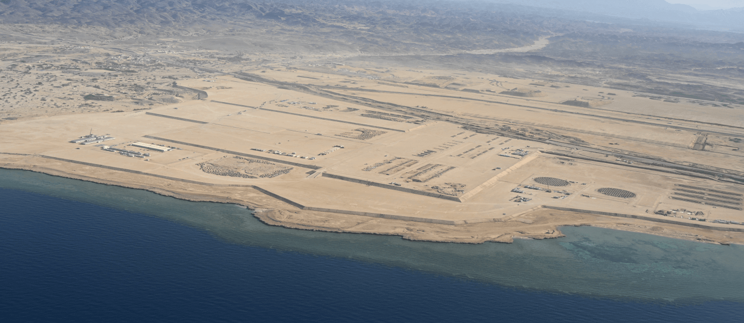 Foto aérea das obras do projeto NEOM de hidrogênio verde. Fonte: [34].