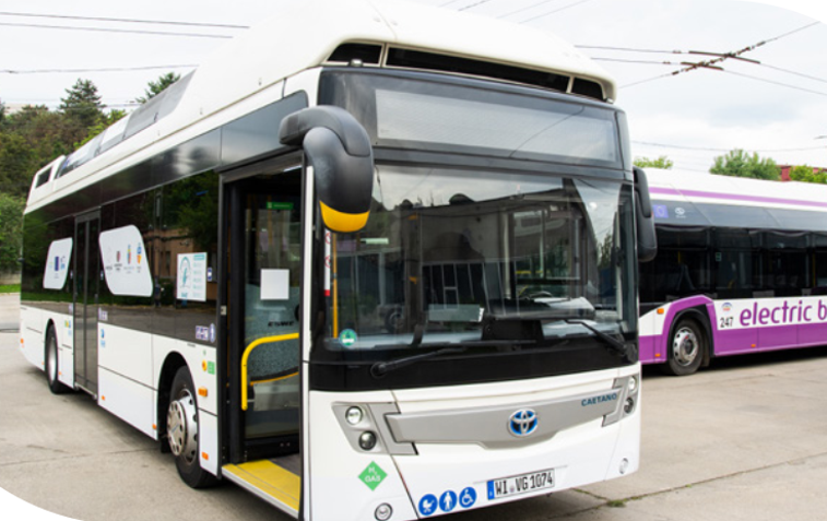 Imagem de um ônibus movido por célula a combustível do projeto JIVE.
